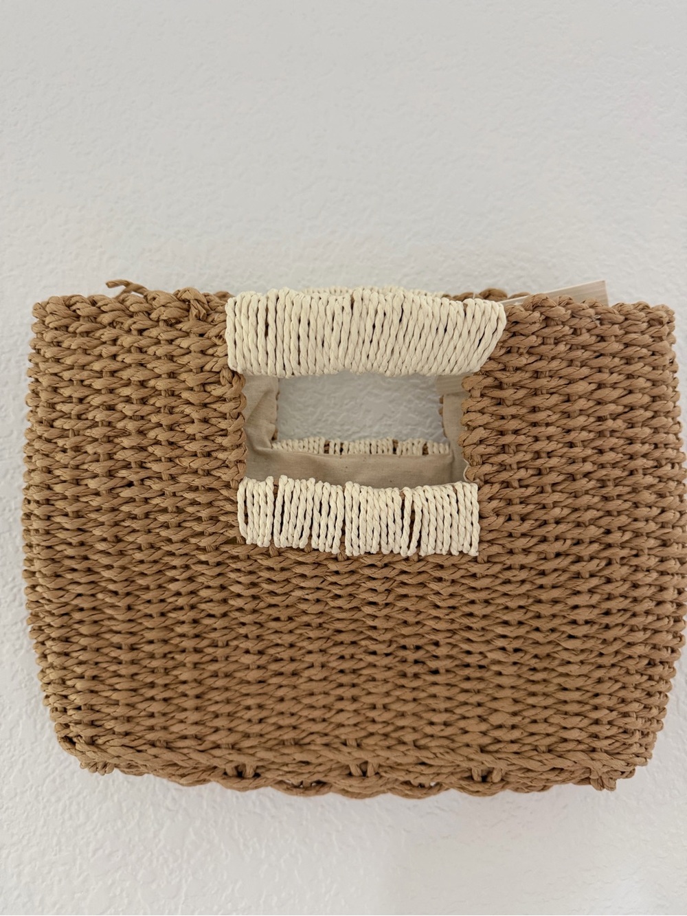 BILLABONG Natural Straw Clutch with Contrasting Cream Wrapped Handles - Picture 3 of 8